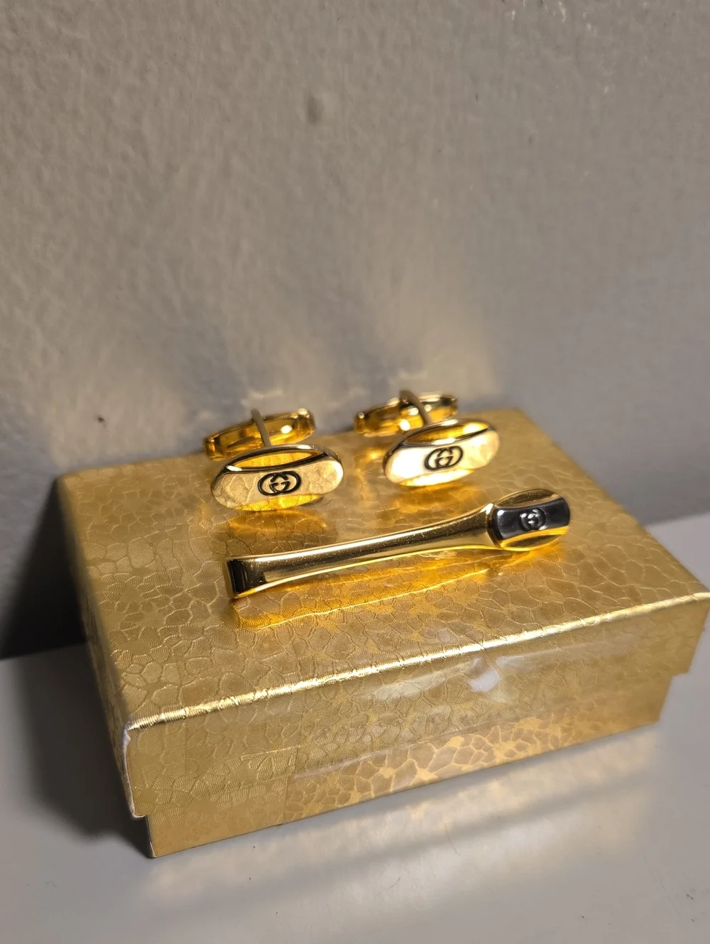 Gucci Gold and Silver Interlocking G Cufflinks with Tie Bar